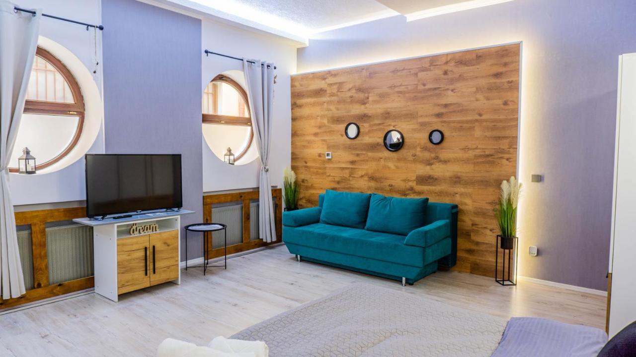Koa - Inside Old Town Apartment Brasov Bagian luar foto